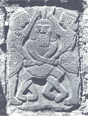 17 Gilgamesh ed Enkidu uccidono il mostro, rilievo in basalto, Museo Tell Halaf, Berlino