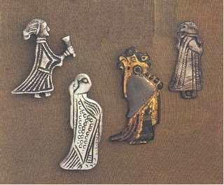 12 Figurine di Valchirie e epoca vichinga